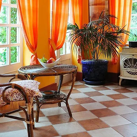 Villa Sleeps 16 With Pool And Air Con *